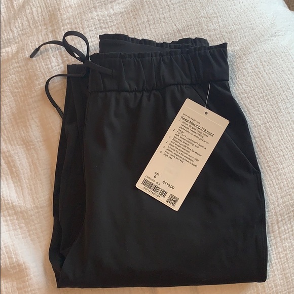 Lululemon Keep Moving 7/8 Pant in Black - Picture 7 of 8
